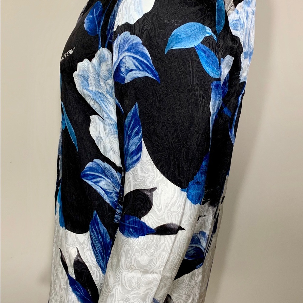 OFF WHITE BLUE FLORAL SILK BUTTON FRONT BLOUSE 38 - Picture 5 of 7